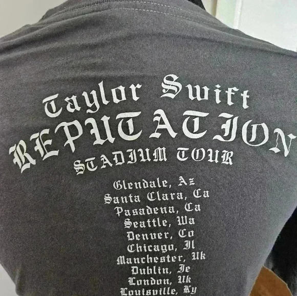 Taylor Swift Women's Gray Reputation Tour Fitted Short Sleeve Tee S - Picture 5 of 14